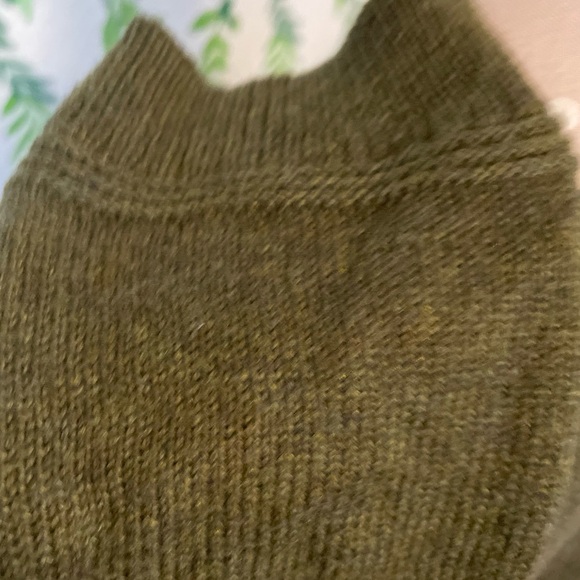 Size M Olive Green Old Navy Sweater A5 - Picture 4 of 5